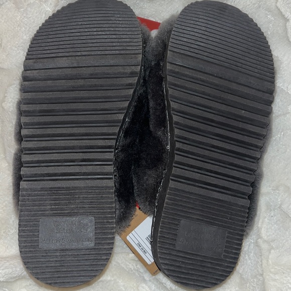 Deluxe By:Dearfoam Slippers - Picture 4 of 4